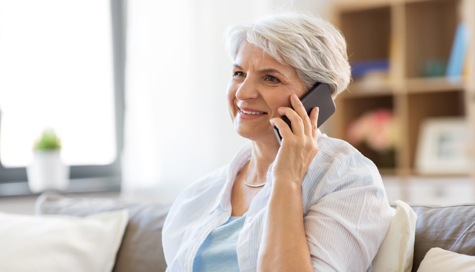 a patient speaks to a doctor on her phone